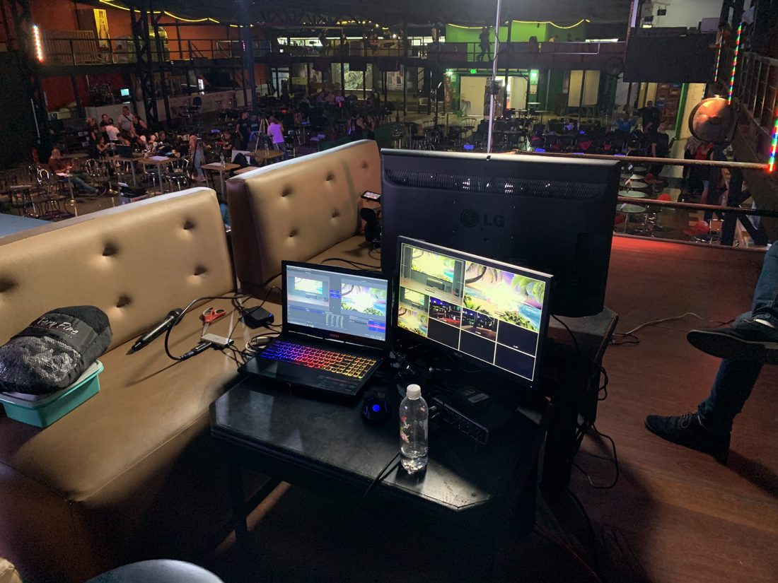Puesto de realización en vivo dentro de un evento nocturno